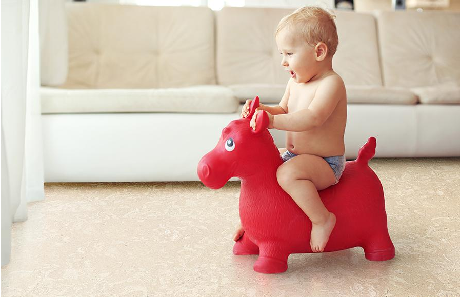 Пробковый пол клеевой Corkstyle Eco Cork Madeira Creme 915×305×6 фото в интерьере